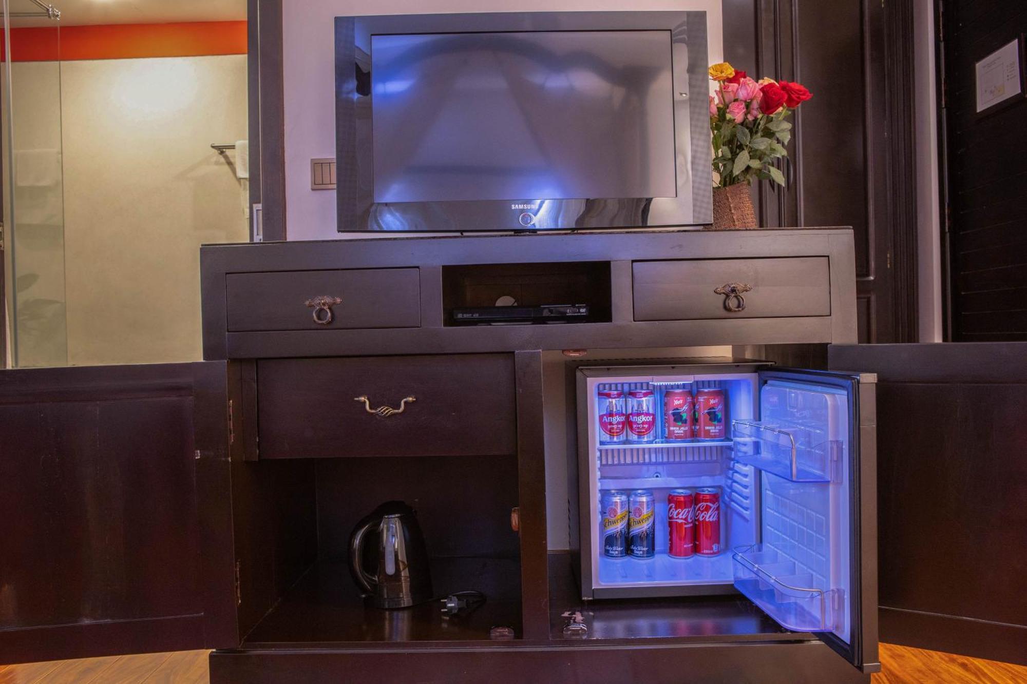 La Rose Suites Phnom-Penh Buitenkant foto