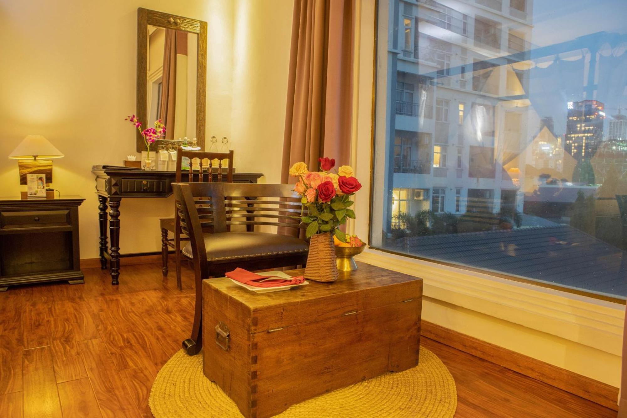 La Rose Suites Phnom-Penh Buitenkant foto