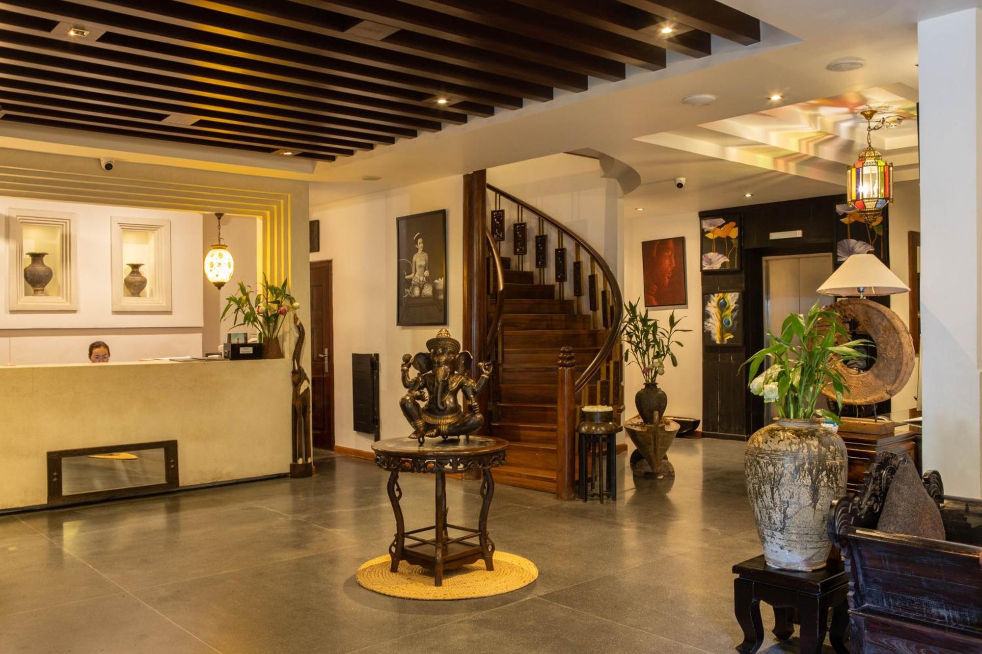 La Rose Suites Phnom-Penh Buitenkant foto